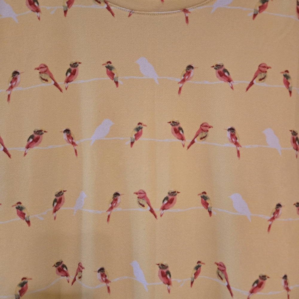 Elle Yellow Graphic Bird Top Sz Large - Picture 3 of 3